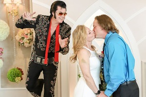 Graceland Wedding Chapel las Vegas elvis weddings