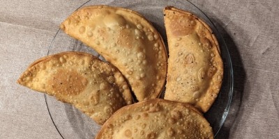 A plate of four delicious looking empanadas from Quadmama's Empanadas